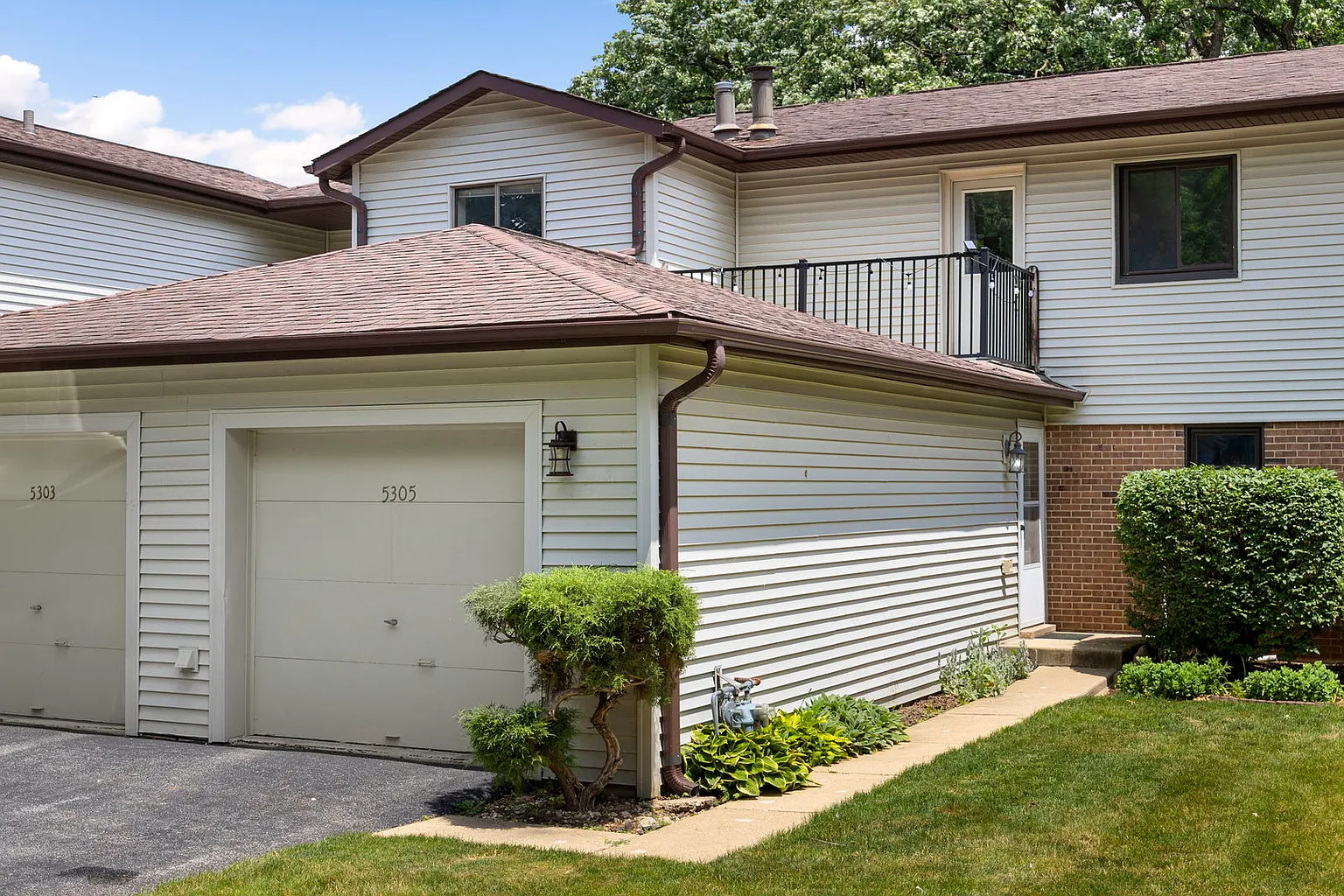 5305 Newport Dr photo 1