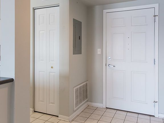 2nd image of 3303 S Grove Ave #502