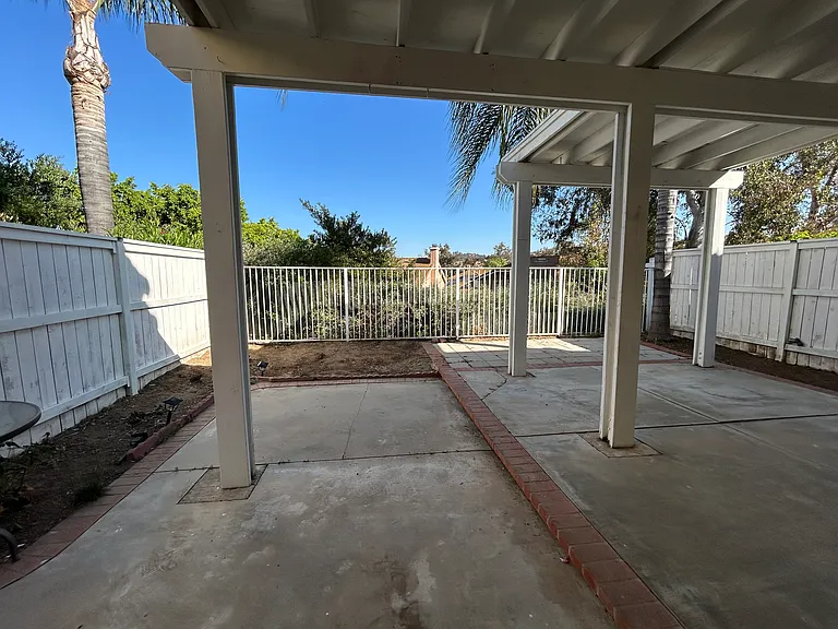15743 Pepper St — Photo 29