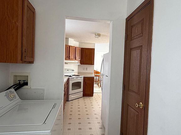 5th image of 988 Chartier