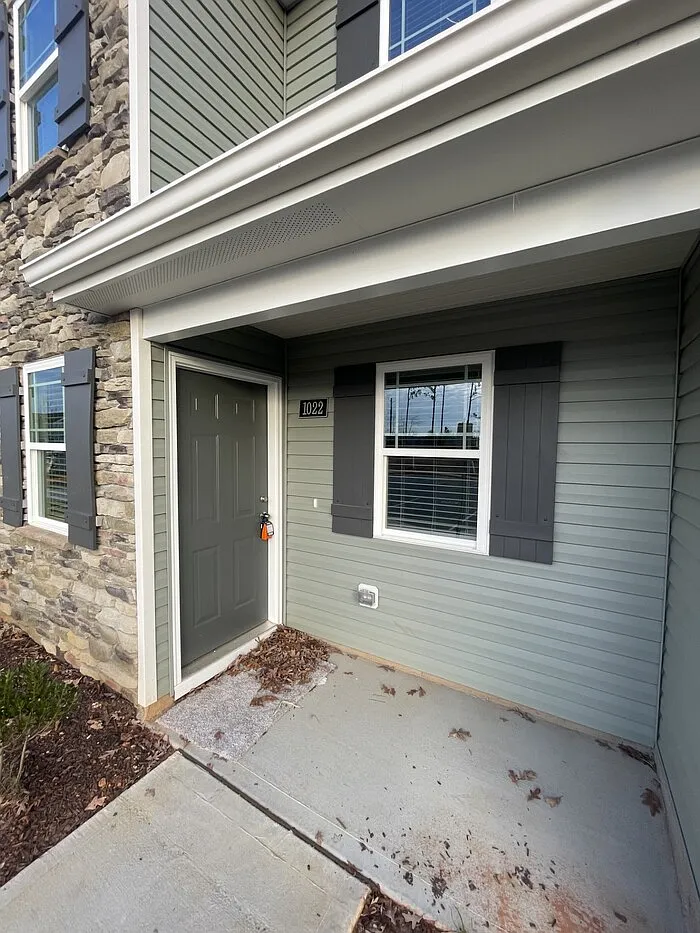2 bed, 2.5 bath, 1033 sqft, $1,495 — Photo 1
