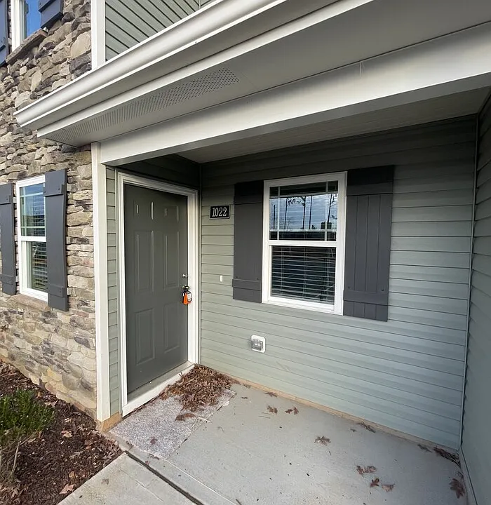 1022 Peony Ln