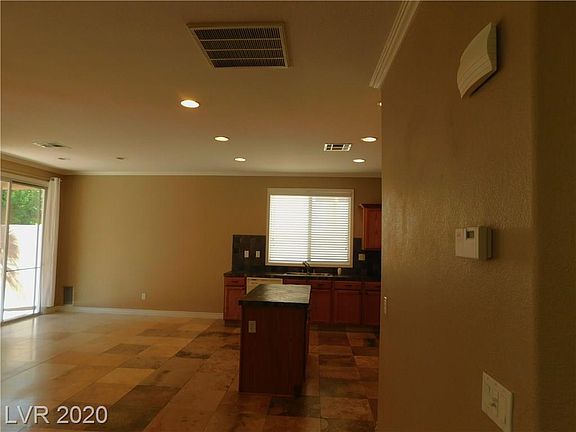 4th image of 1009 Roaring River Ave