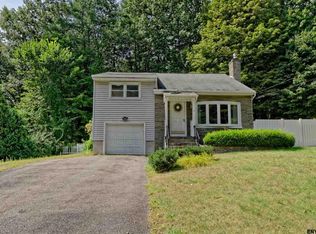4 Loughberry Lake Rd, Saratoga Springs, NY 12866