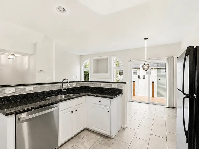5526 Sacramento Mews Pl — Photo 17