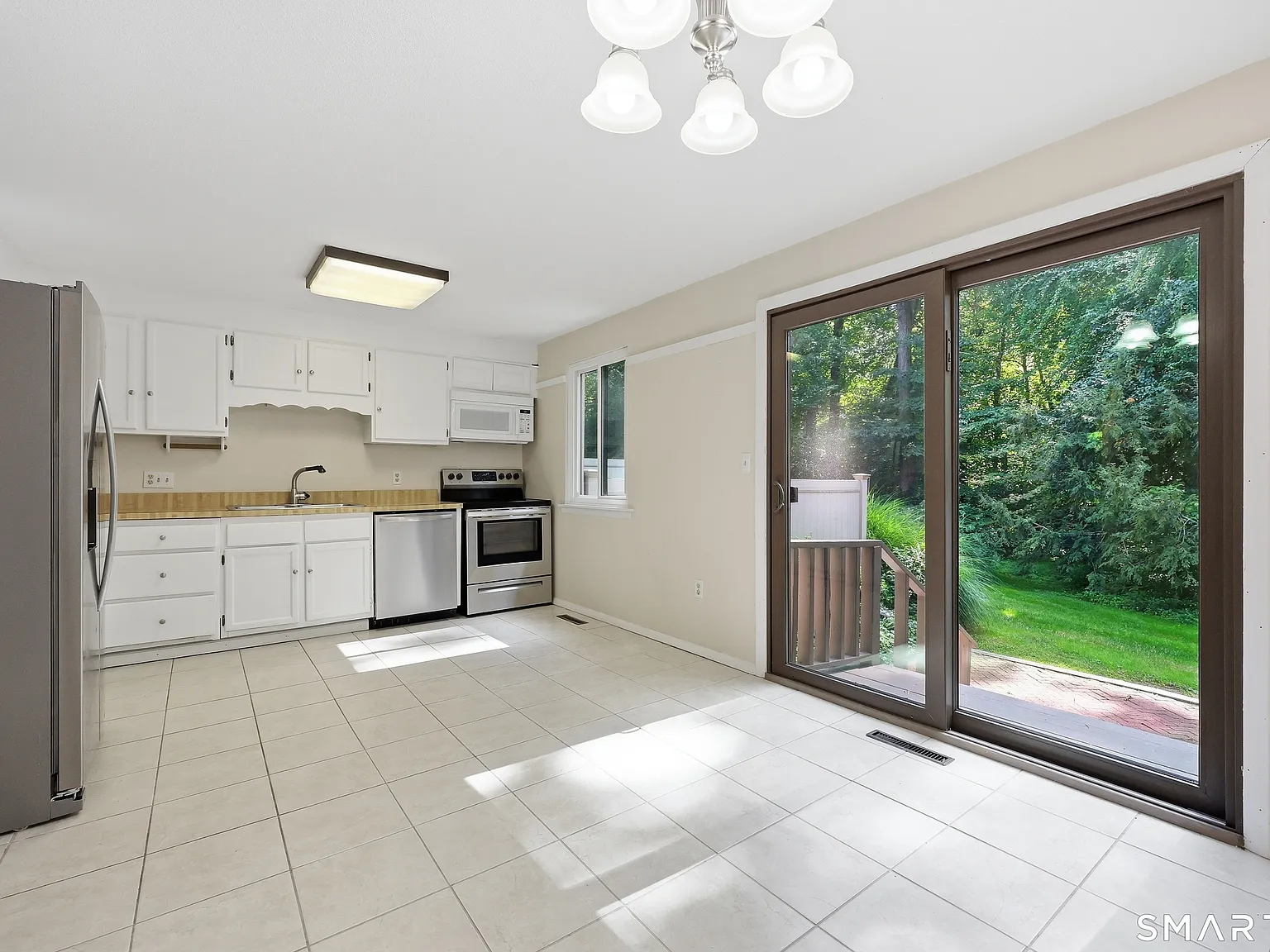 3 bed, 1.5 bath, 1370 sqft, $2,800 — Photo 2