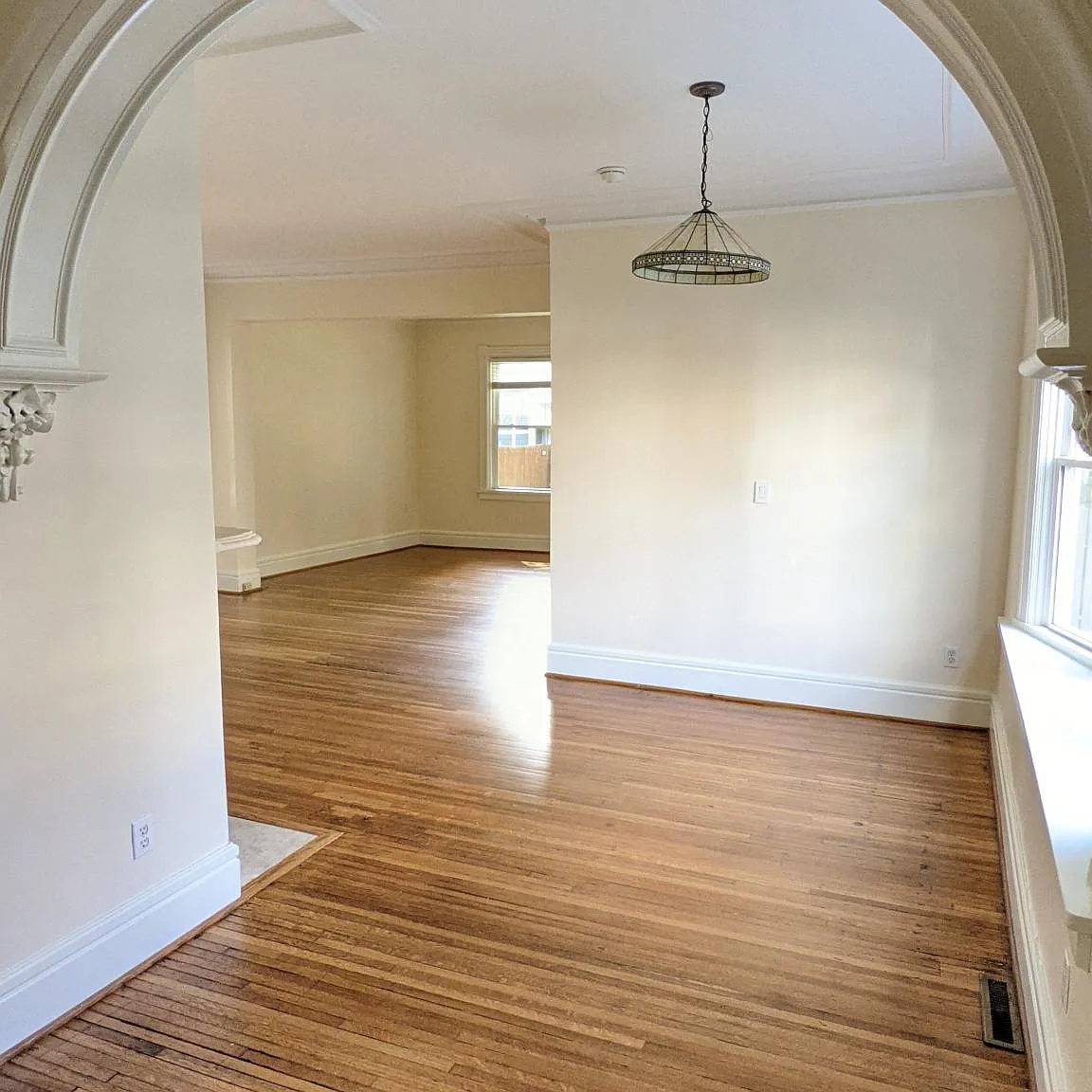 3 bed, 1900 sqft, $2,600 — Photo 3