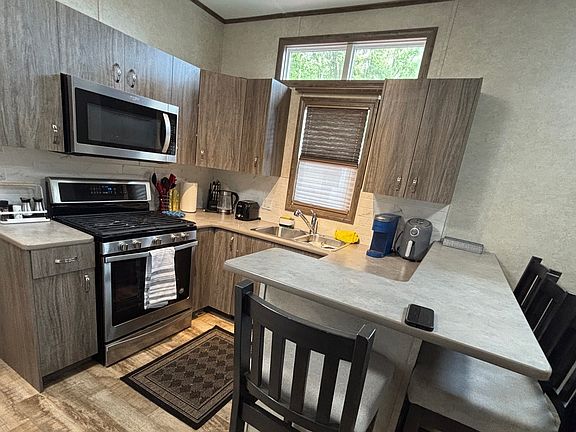 5th image of 490 Empire Rd #Elc015