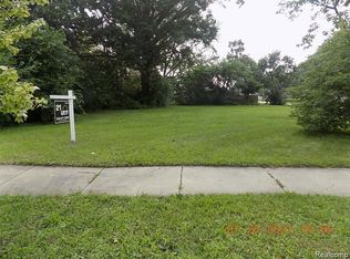26681 Parkington St, Roseville, MI 48066
