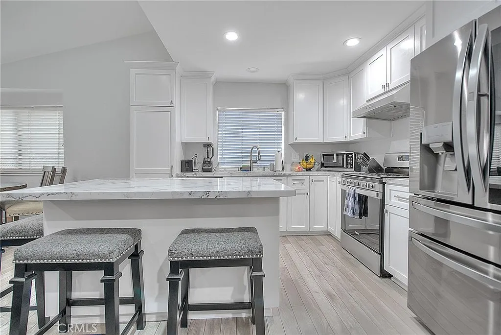 4 bed, 1754 sqft, $3,300 — Photo 3
