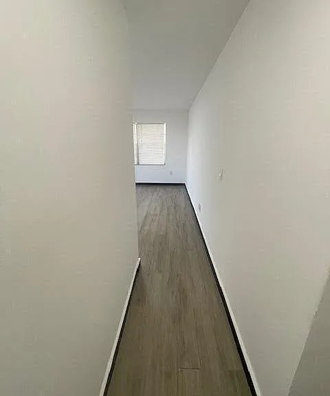 411 SE 10th St #5 — Photo 3