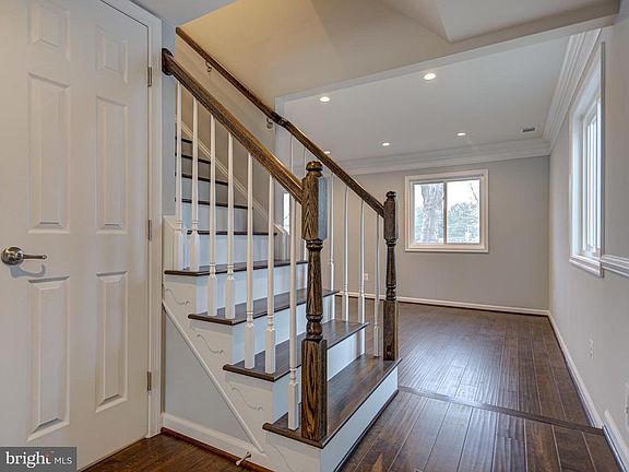 2nd image of 106 Drury Cir