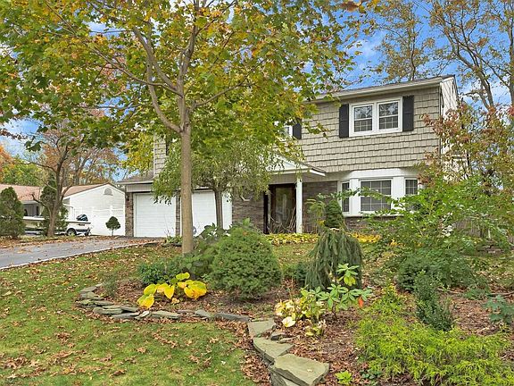 2nd image of 28 Tulipwood Dr