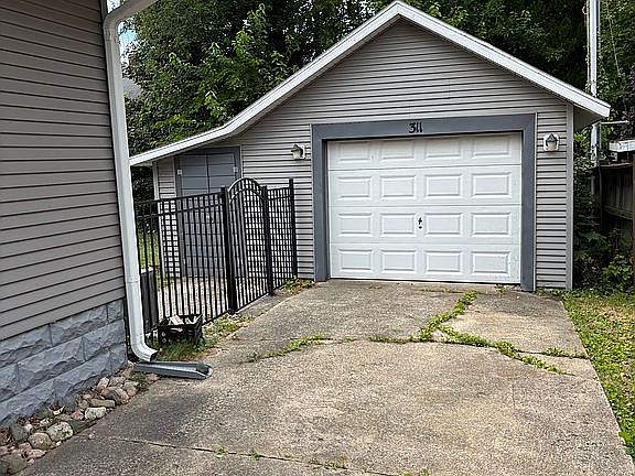 3rd image of 311 S Courtland St
