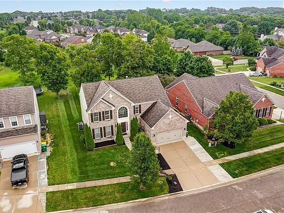 3rd image of 9752 Blue Spruce Dr