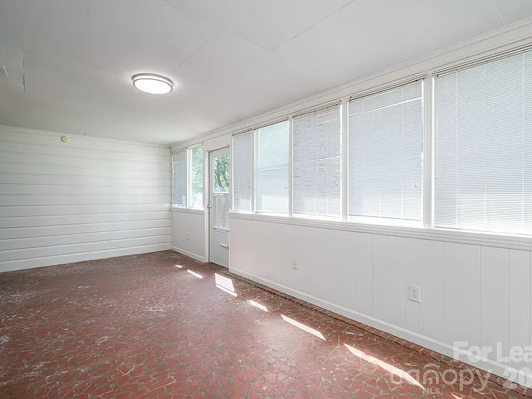 2020 Helen Dr — Photo 19