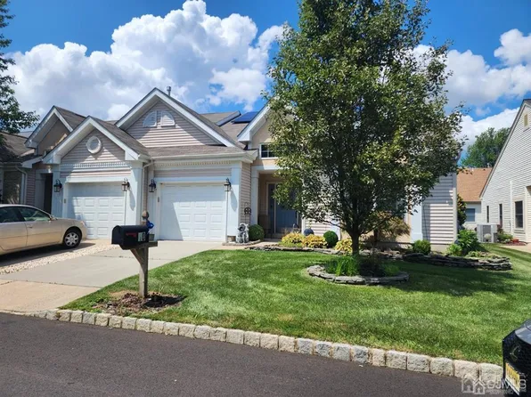 10 Wellfleet St, Monroe Township, NJ 08831