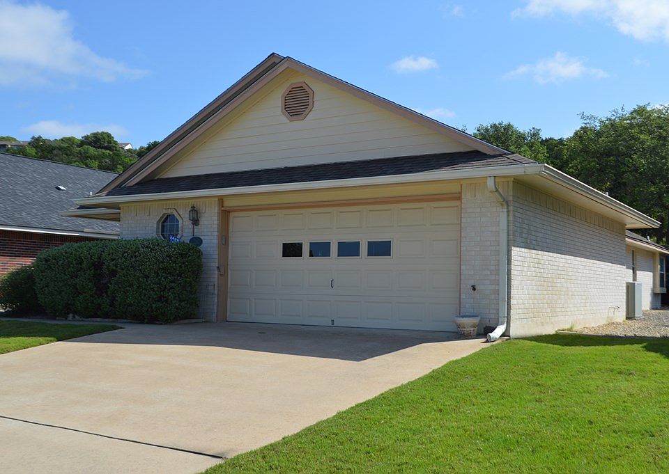 2nd image of 1260 Victory Ln