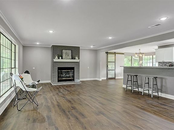 3rd image of 229 Glenwood Dr