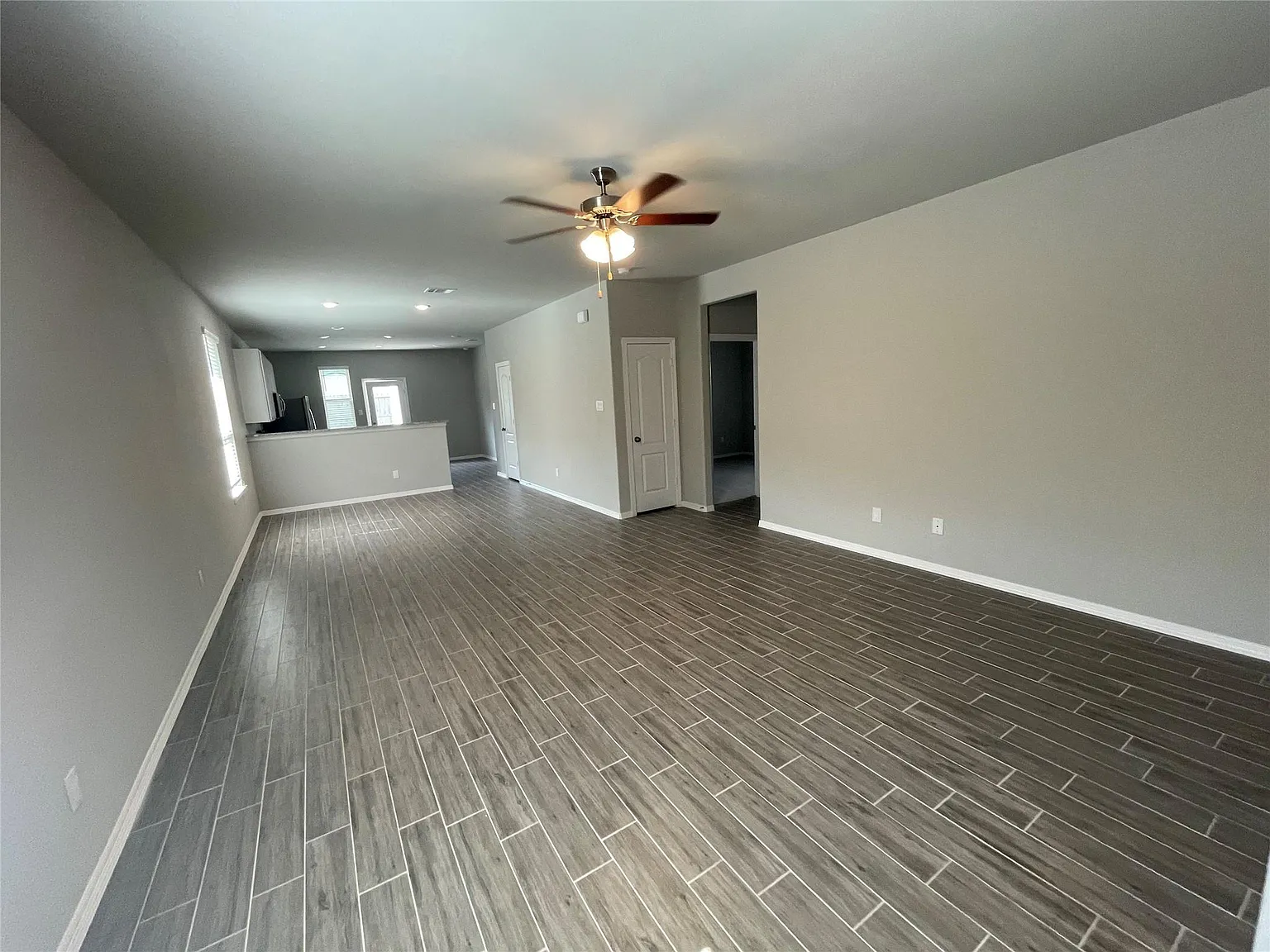 3 bed, 2.0 bath, 1557 sqft, $1,825 — Photo 3