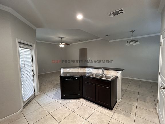 4th image of 5603 Blackstone Dr