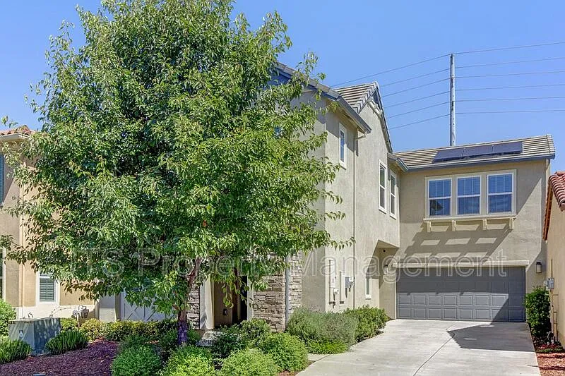 3 bed, 2.5 bath, 2015 sqft, $2,895 — Photo 2