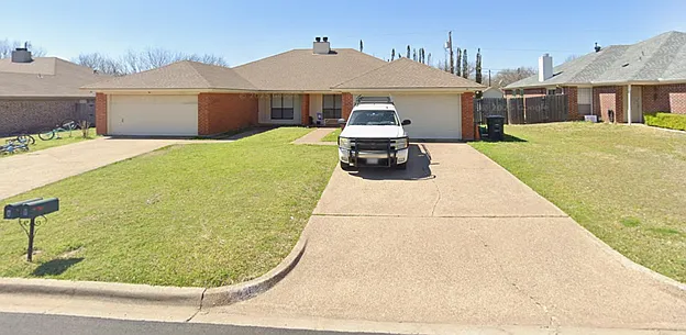 1204 Lindsey Ln #B — Photo 1
