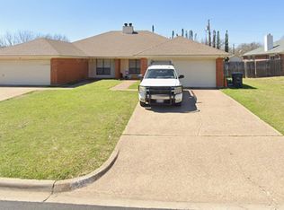 1204 Lindsey Ln #B, Cleburne, TX 76033