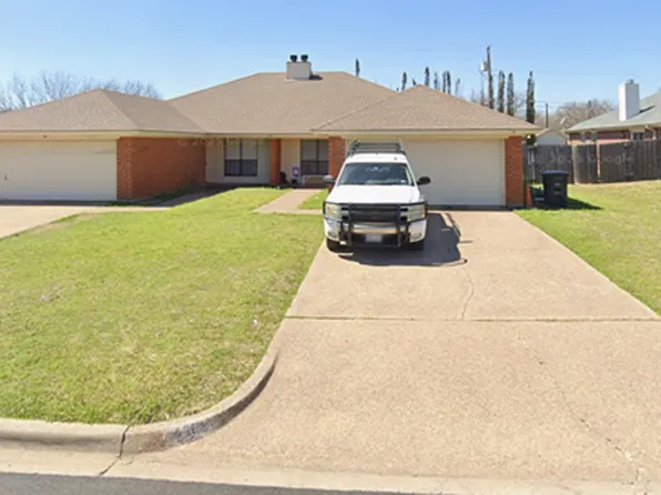 1204 Lindsey Ln #B, Cleburne, TX 76033