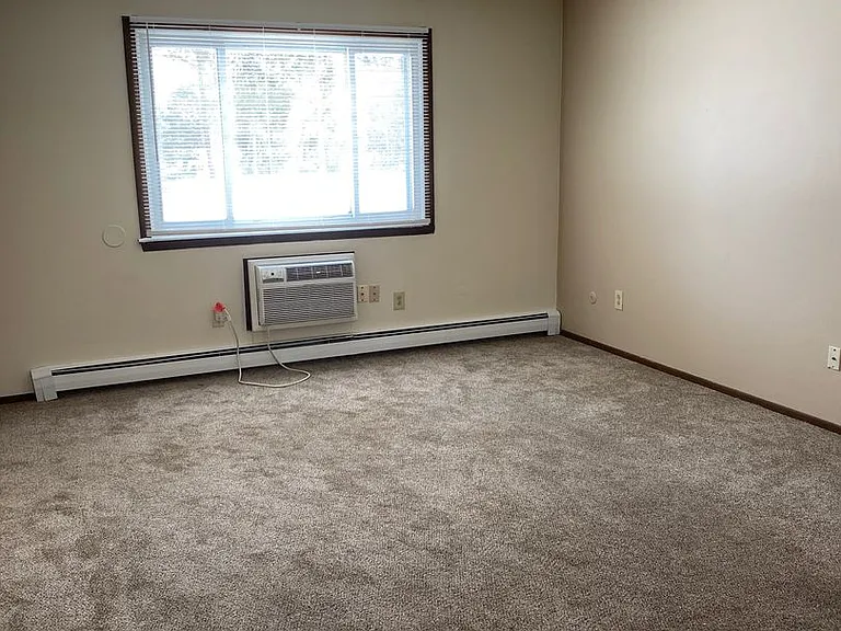 Stadler Ave Apartments 8154 — Photo 2
