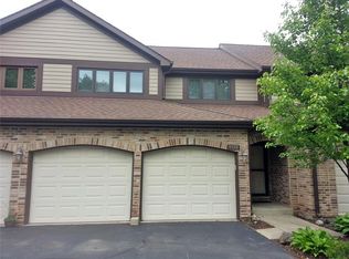1920 Golf View Dr, Bartlett, IL 60103