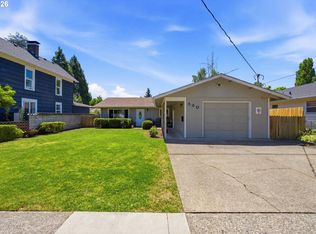 330 NW 12th St, McMinnville, OR 97128
