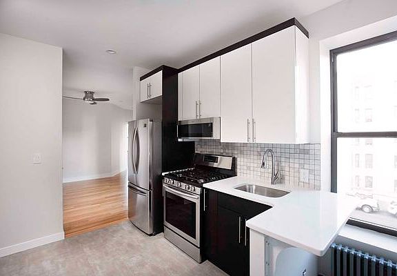 2nd image of 40-16 Crescent St #33