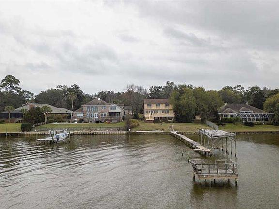 3rd image of 4004 Bay Pointe Dr