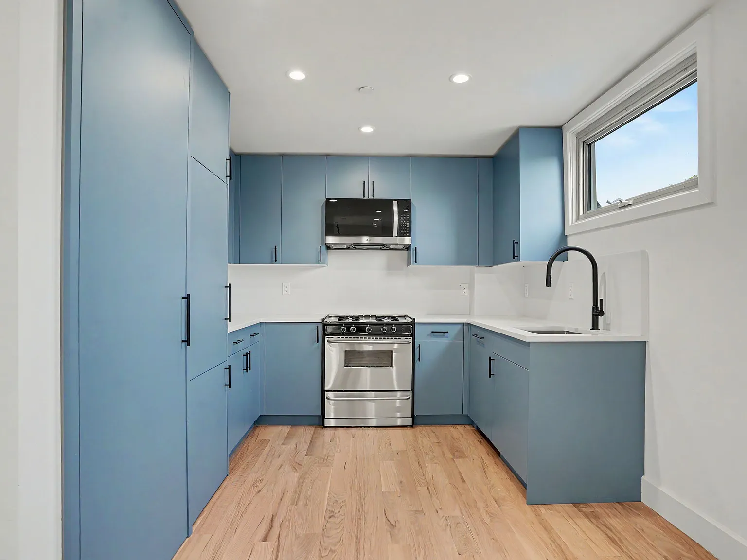 2 bed, $4,650 — Photo 3
