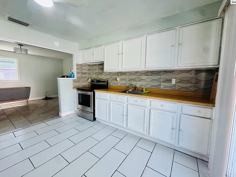 711 E 129th Ave — Photo 28