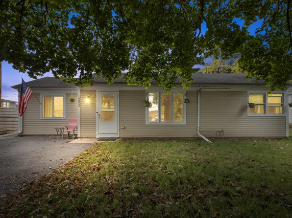 10823 W Rockne Ave, Hales Corners, WI 53130