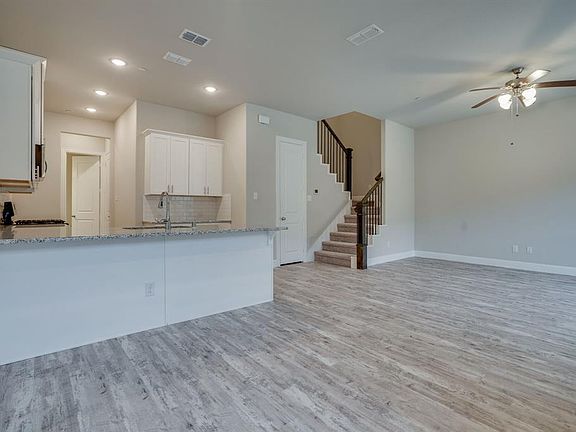 5th image of 6217 Rainbow Valley Pl