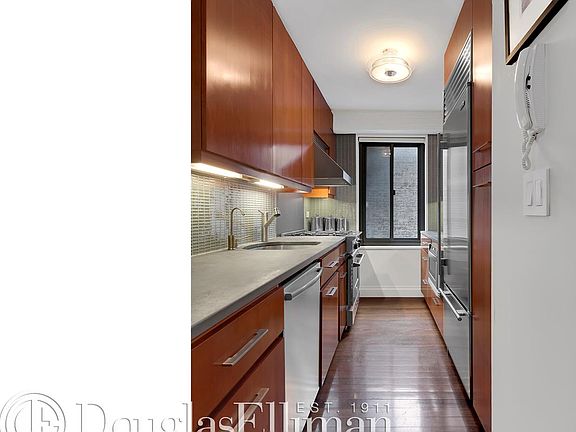 3rd image of 175 W 12th St APT 8B