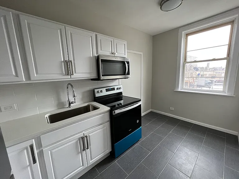 3242 N Pulaski Rd #3 — Photo 3