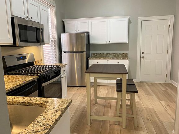2nd image of 1622 N Campbell Ave APT 2