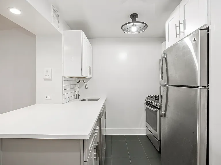 104 Luquer St #D4 — Photo 7