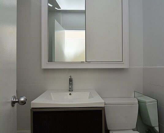 4th image of 444 E 82nd St APT 29A