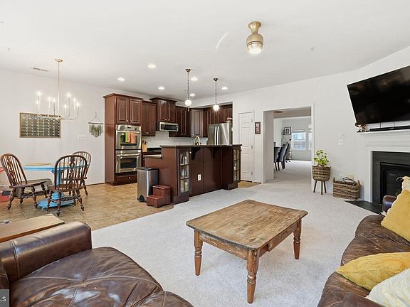 5th image of 2551 Eastbourne Dr
