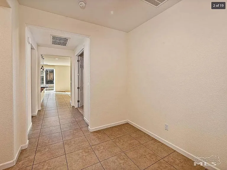 2060 Angel Ridge Dr — Photo 2