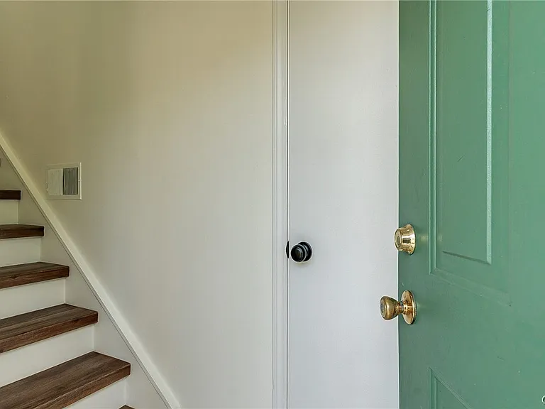 2404 Pipers Ct — Photo 5