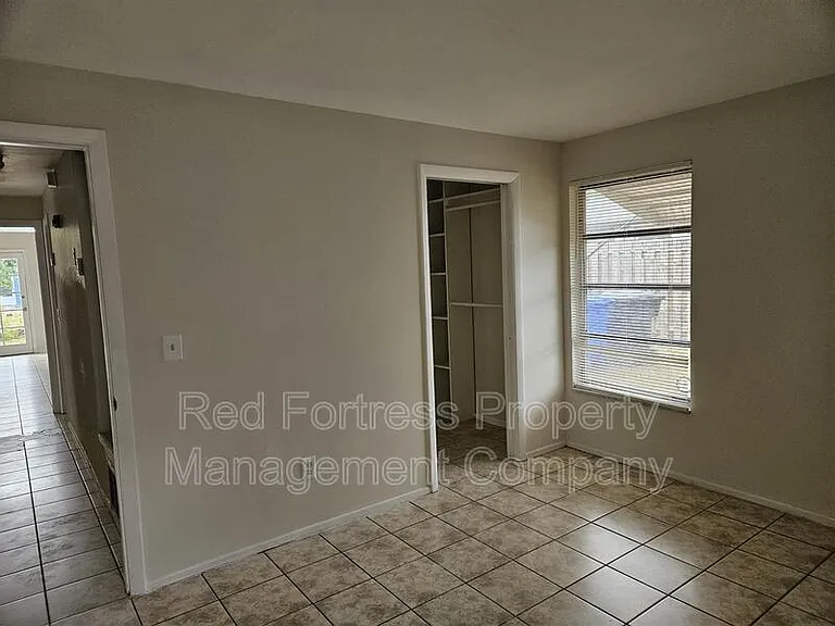 1635 Newport Ct — Photo 7