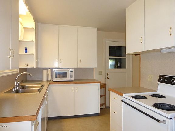 4th image of 2310 NE 36th Dr