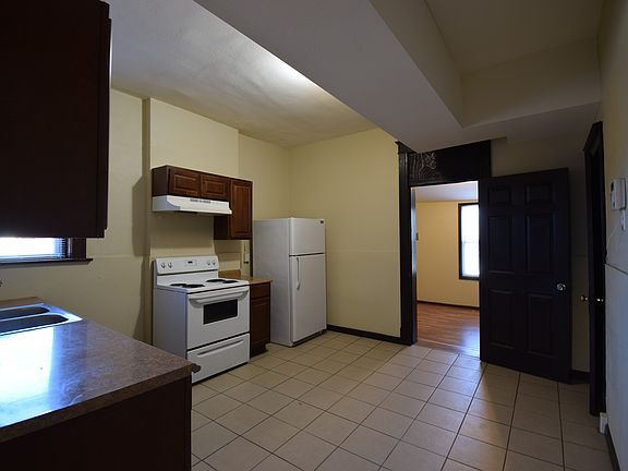 4th image of 3154 Bent Ave #2F