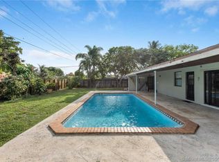 7060 SW 14th St, Pembroke Pines, FL 33023